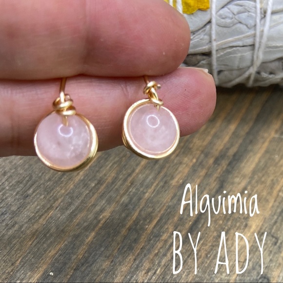 Alquimia Jewelry - Dainty gold rose quartz studs statement gem earrings